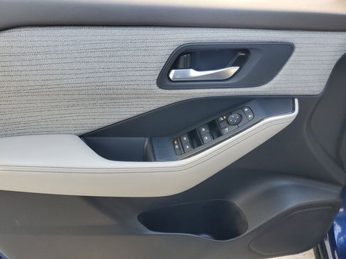 Certified 2021 Nissan Rogue SV FWD image 17