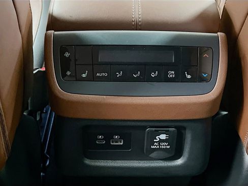 Used 2024 Nissan Pathfinder Platinum w/ Black Appearance Package AWD/4WD image 27