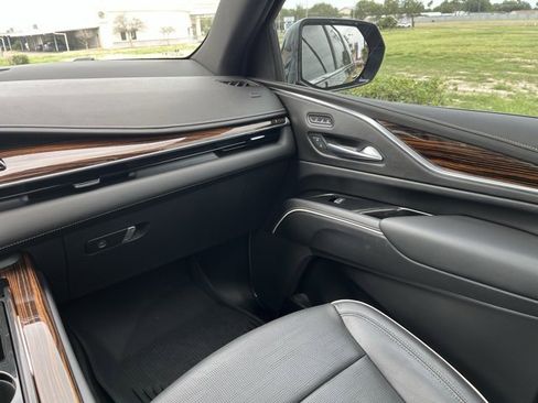 Used 2023 Cadillac Escalade ESV Premium Luxury image 20