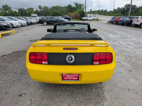 Used 2005 Ford Mustang Premium RWD image 4
