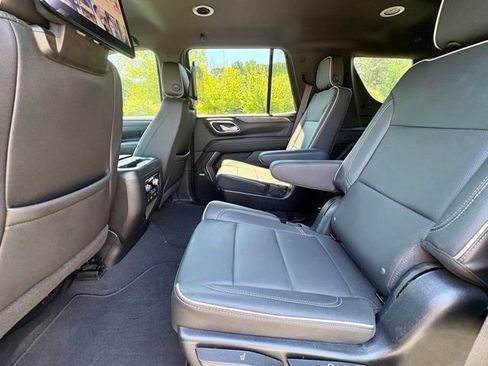 Used 2024 GMC Yukon SLT w/ SLT Luxury Package AWD/4WD image 28