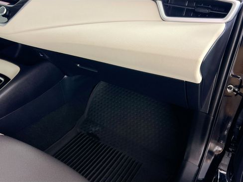Used 2025 Toyota Corolla LE FWD image 34