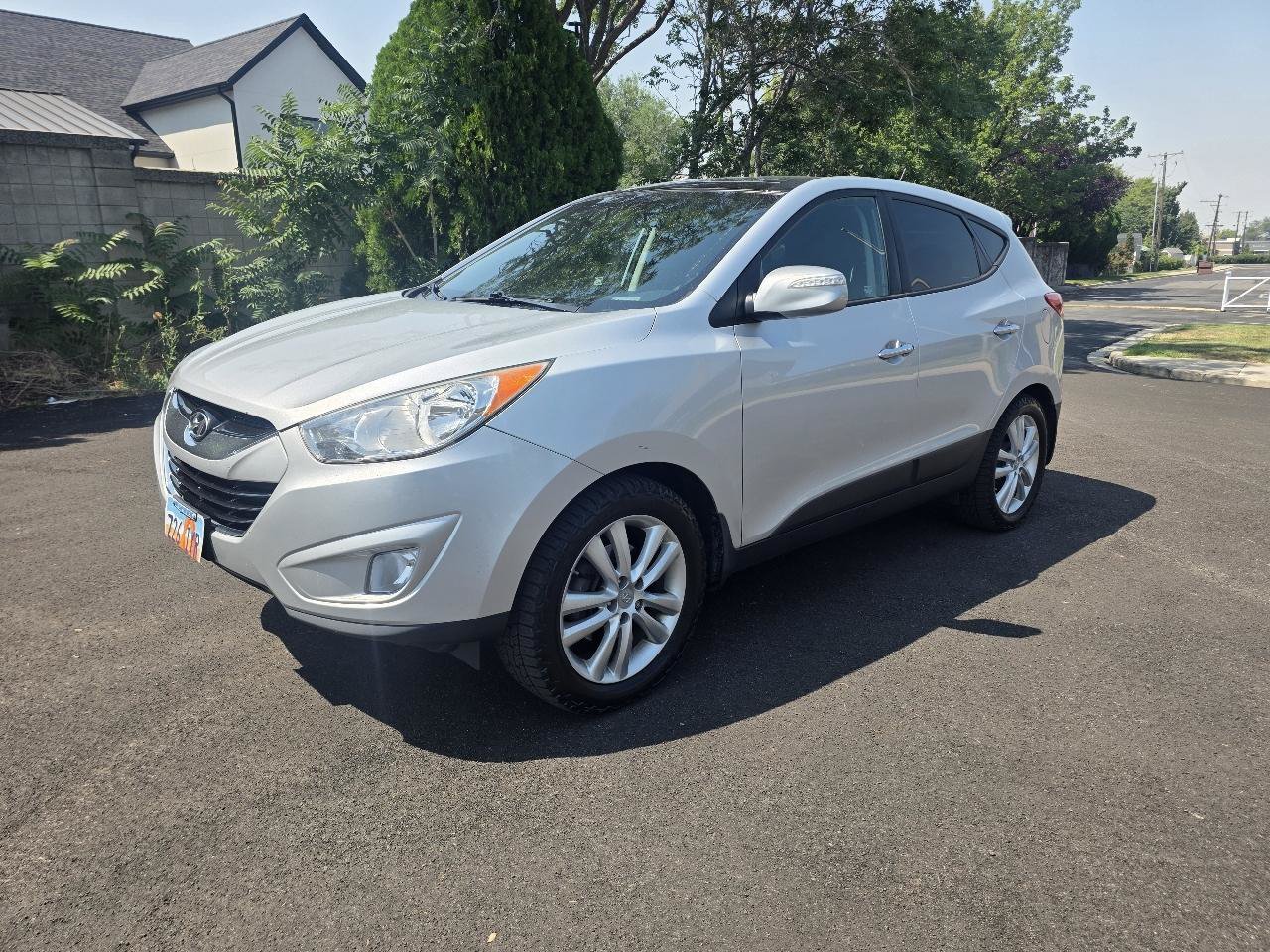 Used 2011 Hyundai Tucson Limited w/ Premium Pkg 3 AWD/4WD image 1