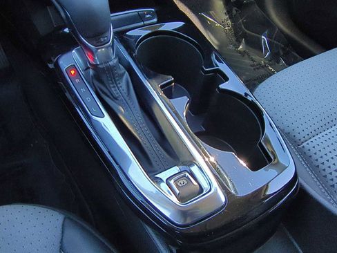 Used 2024 Chevrolet Trax LT w/ Driver Confidence Package image 18