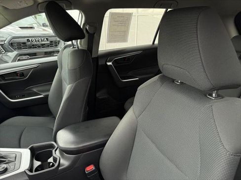 Certified 2021 Toyota RAV4 LE AWD/4WD image 12