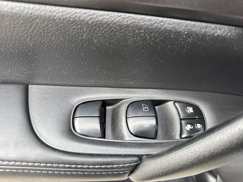 Used 2019 Nissan Rogue Sport S image 15