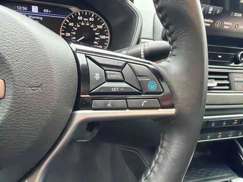 Used 2023 Nissan Altima 2.5 SV w/ SV Premium Package AWD/4WD image 19