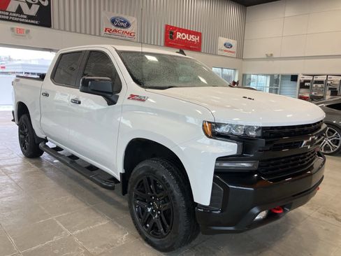Used 2021 Chevrolet Silverado 1500 LT Trail Boss w/ Convenience Package II image 3