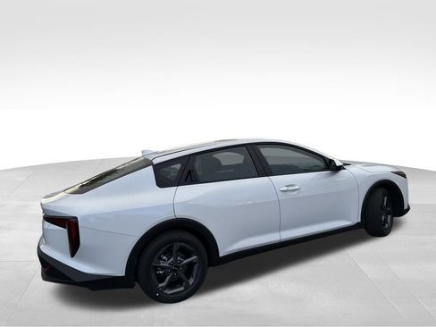 New 2025 Kia K4 LXS image 6