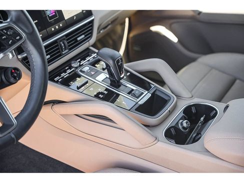 Used 2023 Porsche Cayenne Platinum Edition AWD/4WD image 23