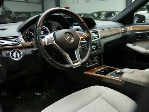 Used 2013 Mercedes-Benz E 350 Sedan image 20