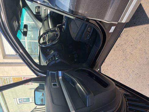 Used 2017 Ford Explorer XLT w/ Equipment Group 201A image 14