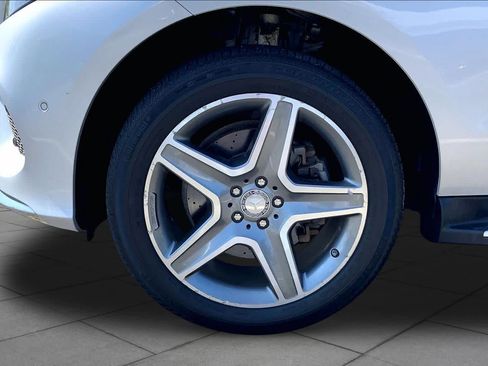 Used 2017 Mercedes-Benz GLE 400 4MATIC image 11