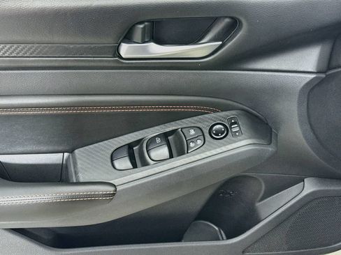 Used 2022 Nissan Altima 2.5 SR FWD image 12