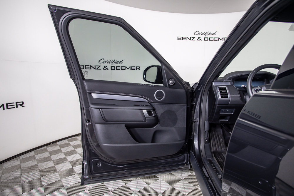 Used 2025 Land Rover Discovery Dynamic SE AWD/4WD image 21