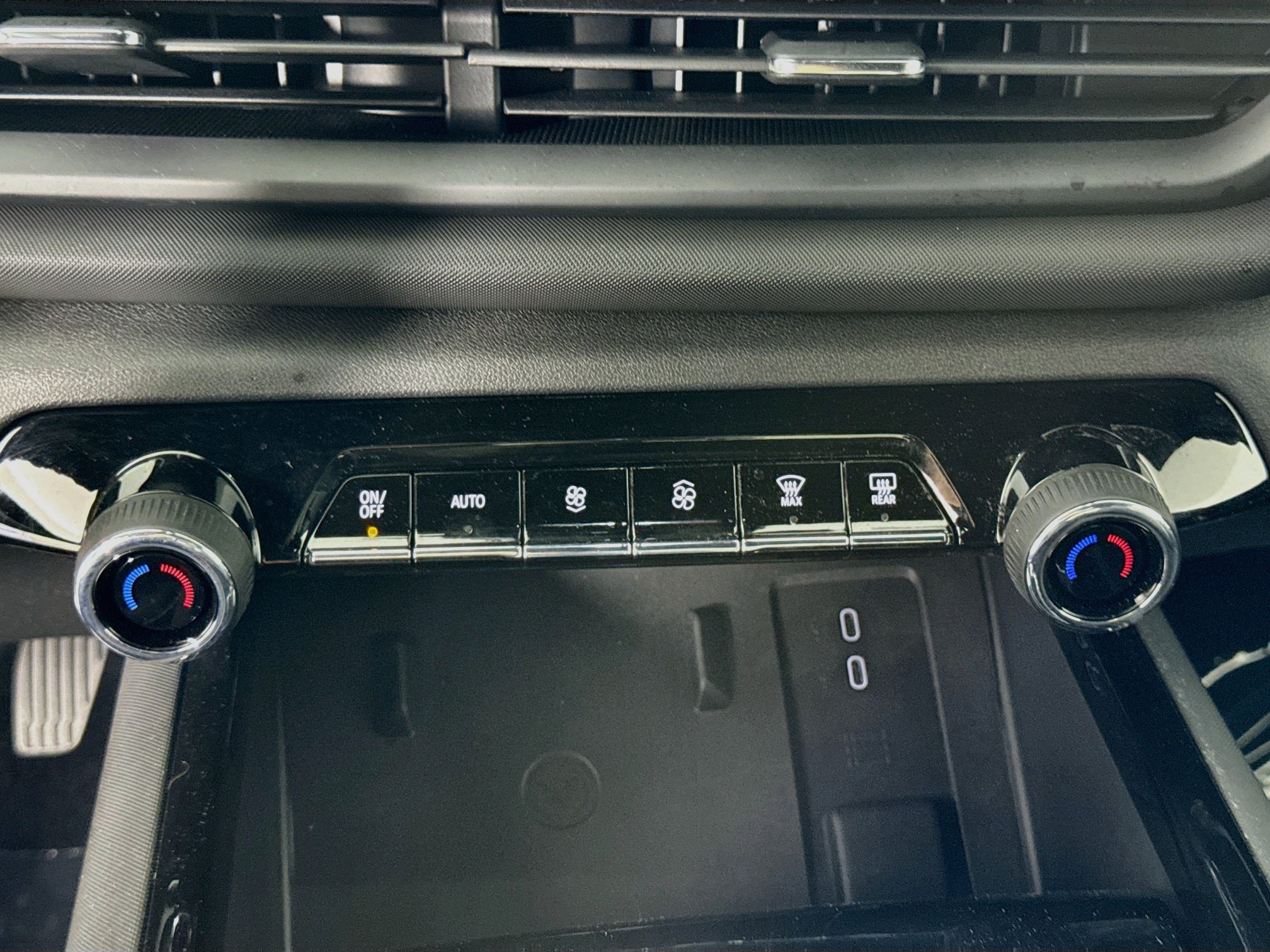Used 2025 Chevrolet Silverado EV LT AWD/4WD image 18