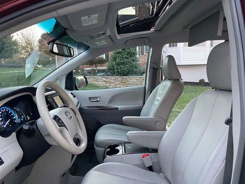 Used 2014 Toyota Sienna AWD image 51