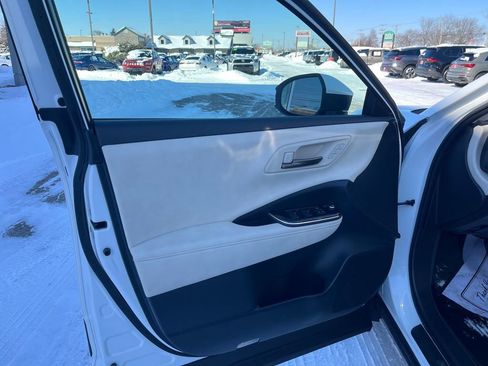 Certified 2025 Toyota Crown Limited image 12