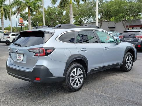 Used 2025 Subaru Outback Premium AWD/4WD image 3