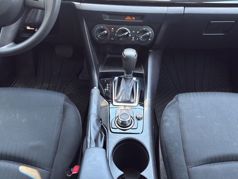 Used 2016 MAZDA MAZDA3 i Sport FWD image 22