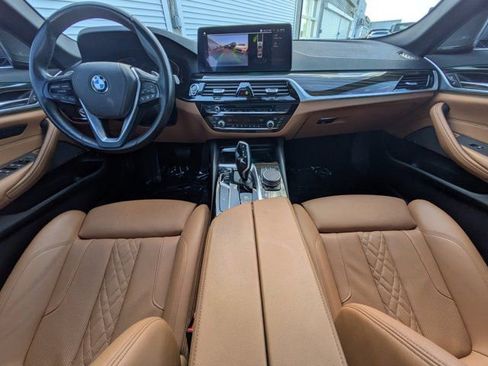 Used 2021 BMW 530i w/ Premium Package image 12