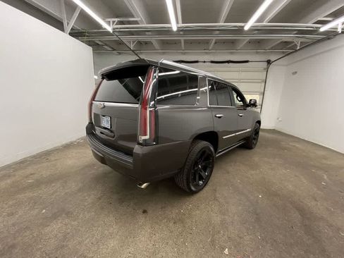 Used 2020 Cadillac Escalade Platinum image 6