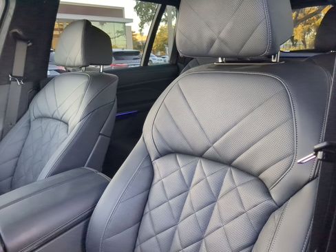 Used 2025 BMW X7 xDrive40i w/ M Sport Package image 10