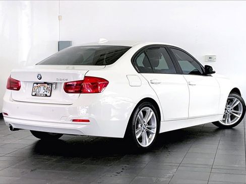 Used 2017 BMW 320i Sedan image 12