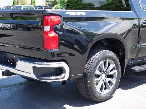Used 2023 Chevrolet Silverado 1500 LT AWD/4WD image 11