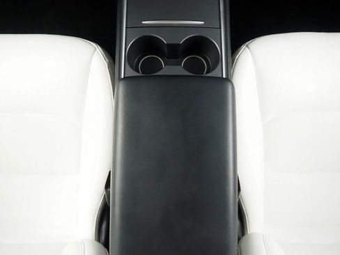 Used 2021 Tesla Model Y Long Range AWD/4WD image 22