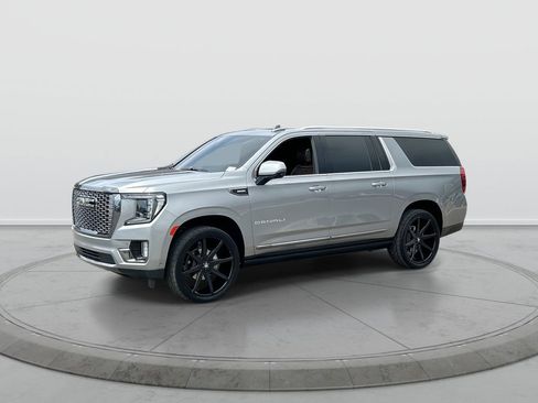 Used 2024 GMC Yukon XL Denali Ultimate AWD/4WD image 4
