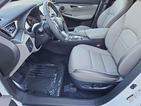 Certified 2025 INFINITI QX50 Luxe image 14