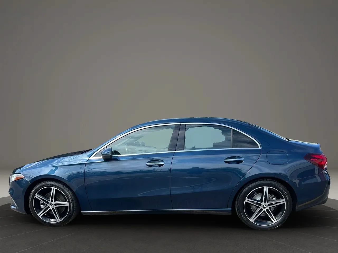 Used 2021 Mercedes-Benz A 220 4MATIC w/ Premium Package image 8