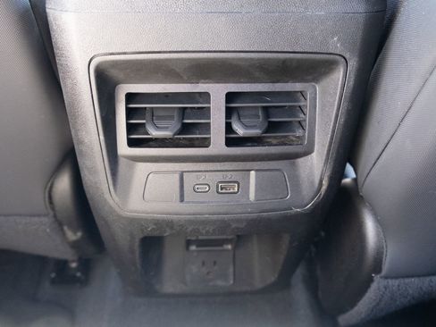 Used 2024 Chevrolet Colorado Z71 w/ Z71 Convenience Package 2 AWD/4WD image 15