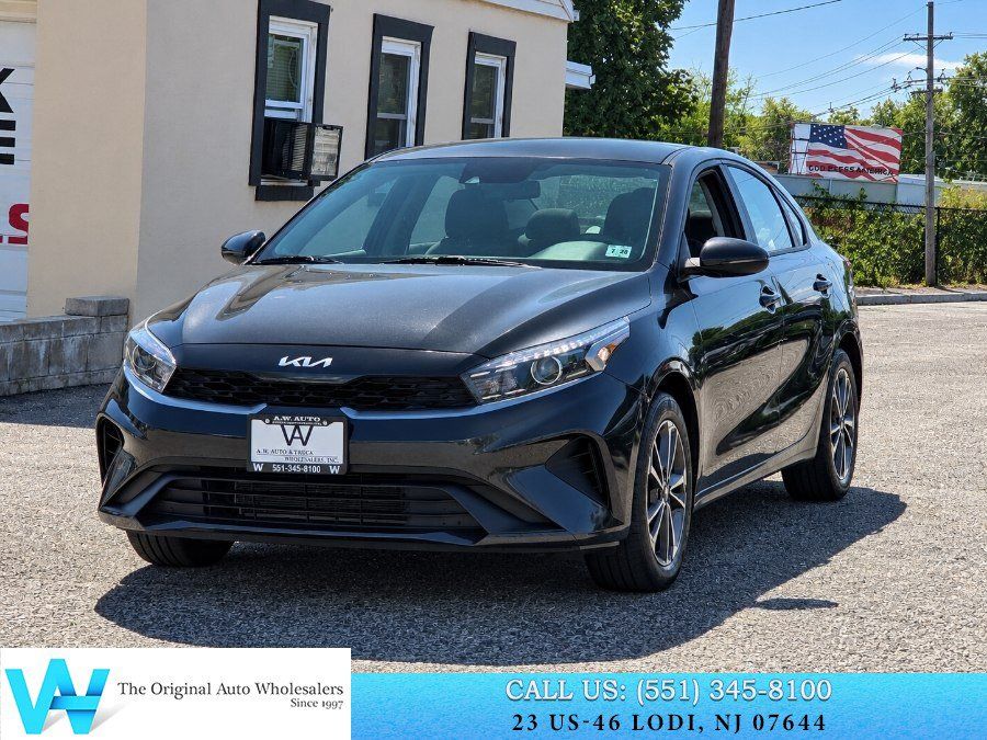 Used 2023 Kia Forte LXS w/ LXS Technology Package FWD image 4