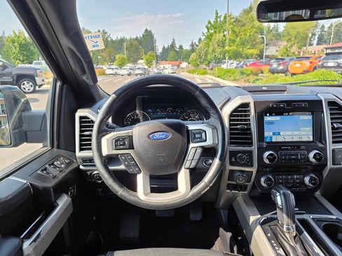 Used 2018 Ford F150 Lariat w/ Equipment Group 502A Luxury AWD/4WD image 12