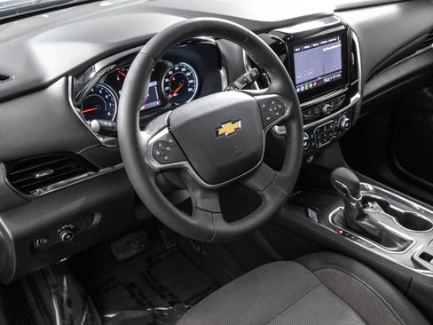 Used 2023 Chevrolet Traverse LT FWD image 5