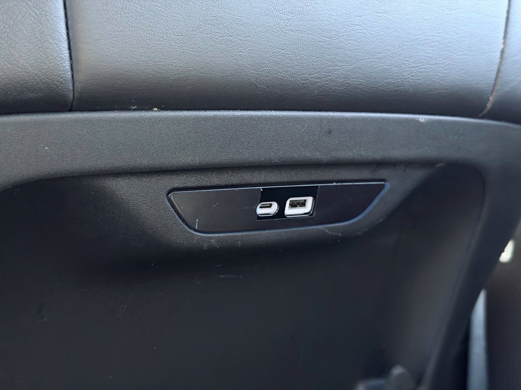 Certified 2025 Chrysler Pacifica Limited FWD image 33