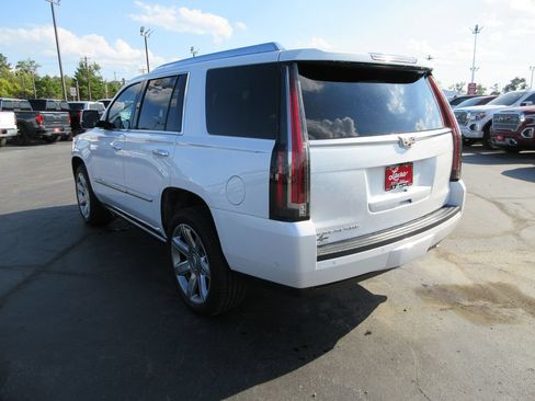 Certified 2019 Cadillac Escalade Premium Luxury AWD/4WD image 9