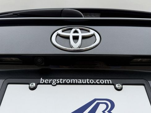 Used 2025 Toyota RAV4 XLE AWD/4WD image 12