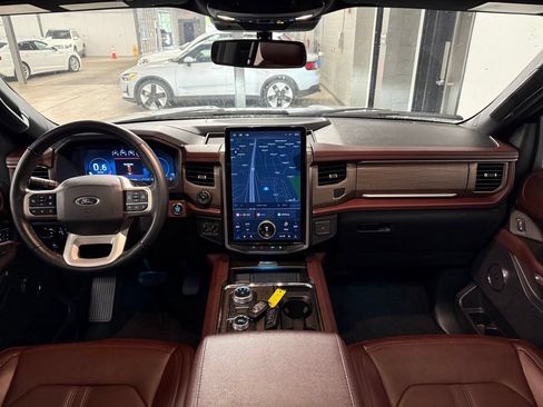 Used 2024 Ford Expedition Limited AWD/4WD image 19
