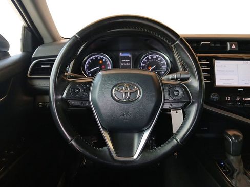 Used 2020 Toyota Camry SE FWD image 12