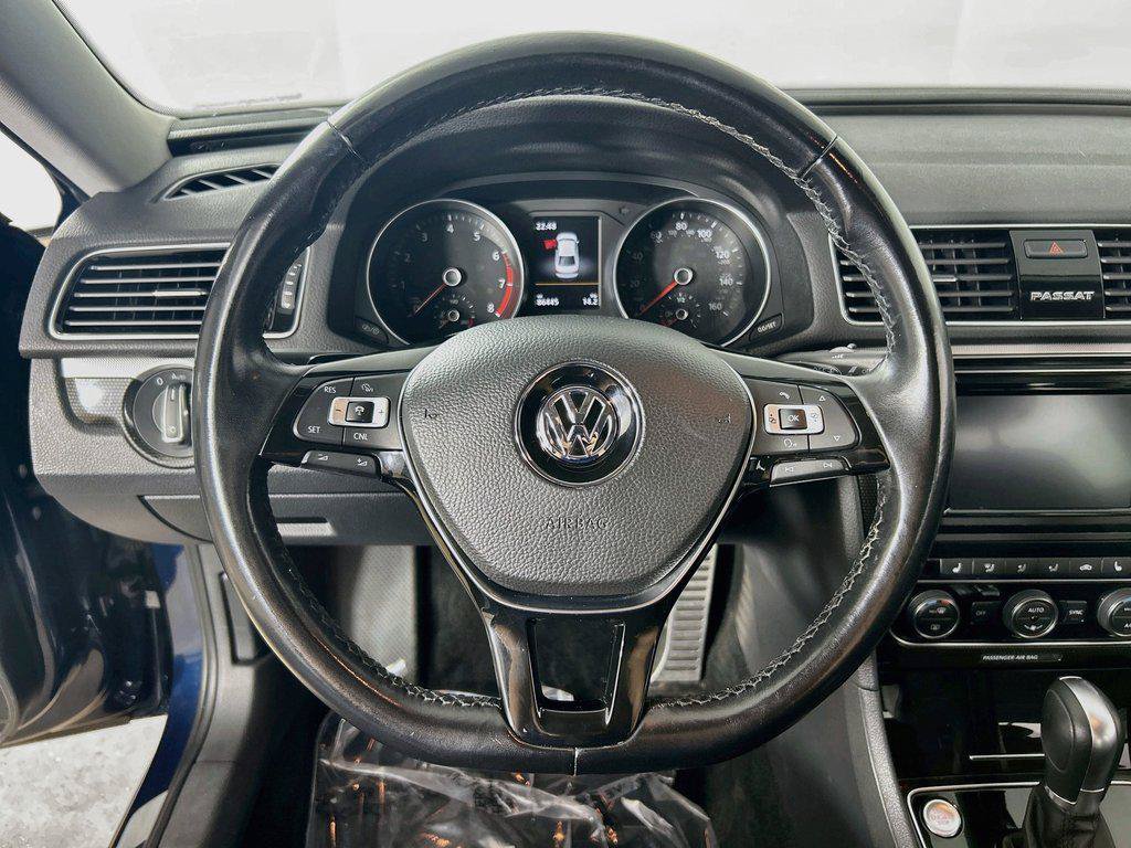 Used 2019 Volkswagen Passat 2.0T SE R-Line FWD image 11