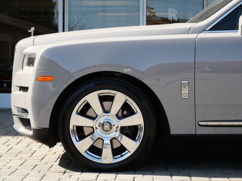 Used 2022 Rolls-Royce Cullinan w/ Cullinan Package image 12