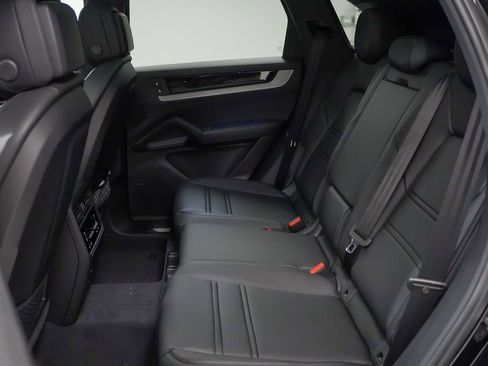 New 2026 Porsche Cayenne S image 18