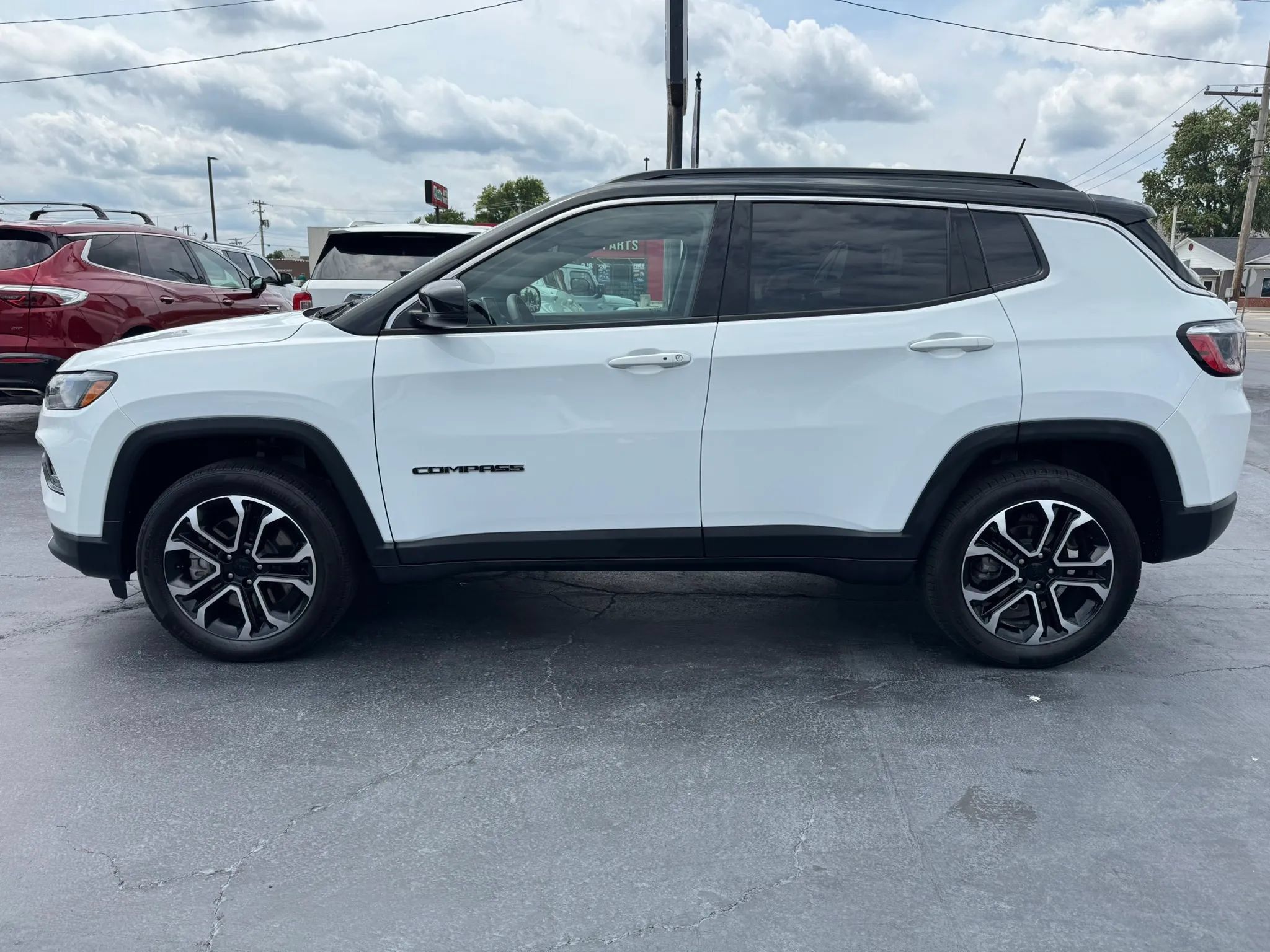 Used 2023 Jeep Compass Limited w/ Sun and Sound Group AWD/4WD image 2