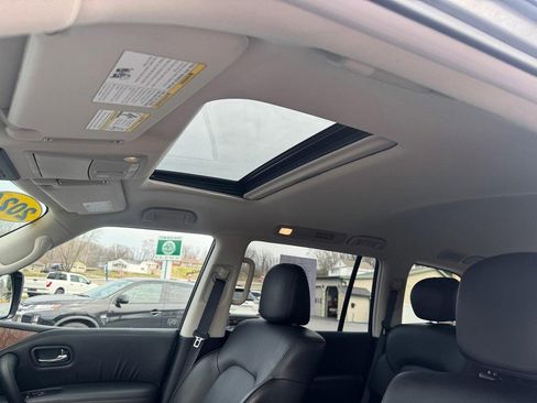 Used 2024 Nissan Armada SL w/ Captain's Chairs Package image 8
