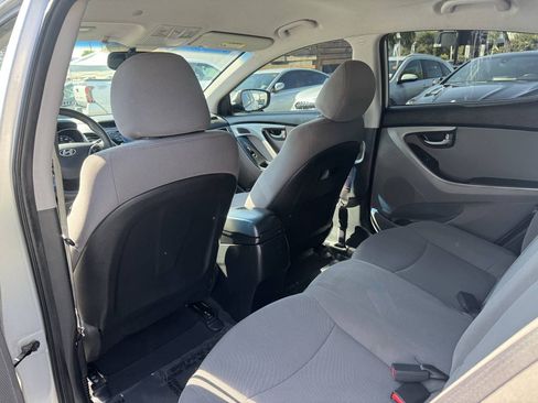 Used 2015 Hyundai Elantra SE w/ Option Group 02 FWD image 16