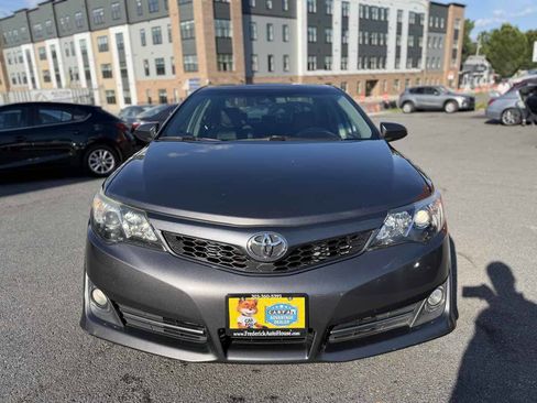 Used 2014 Toyota Camry SE w/ Moonroof Package FWD image 2