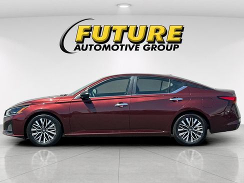 Used 2025 Nissan Altima 2.5 SV FWD image 7